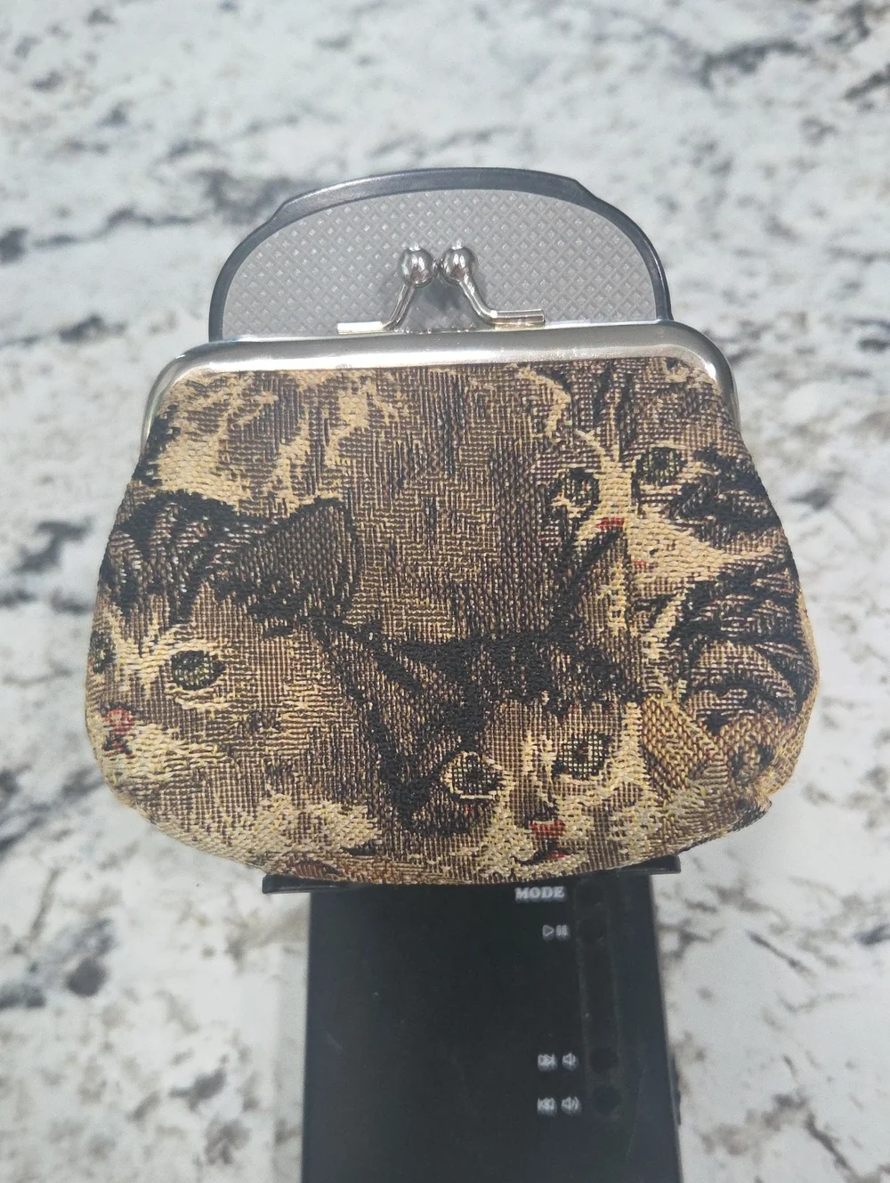 Cat Tapestry Kiss-Lock Coin Purse - Beige/Brown